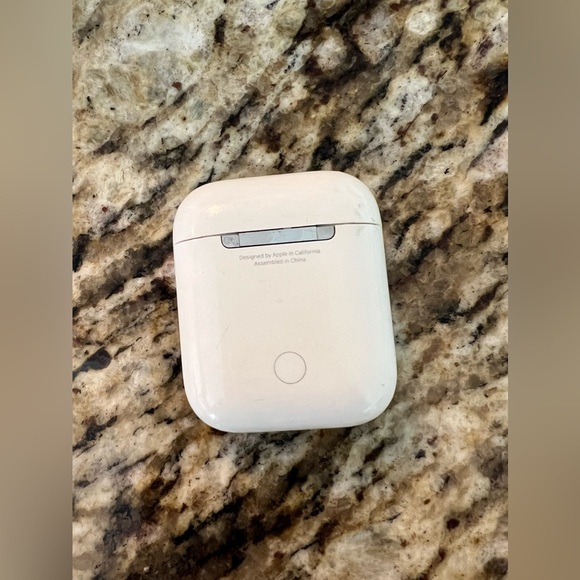 AirPod case - Picture 2 of 4